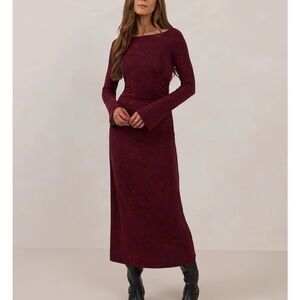 Elegant Burgundy Long Sleeve Dress